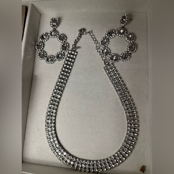 Elegant Silver Necklace and Earring Set - Picture 1 of 5